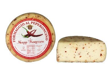 Handgemachter Käse mit Peperoncino