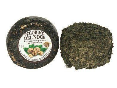 Pecorino con le Noci - Un Connubio di Cremosità e Croccantezza - Salumeria Toscana