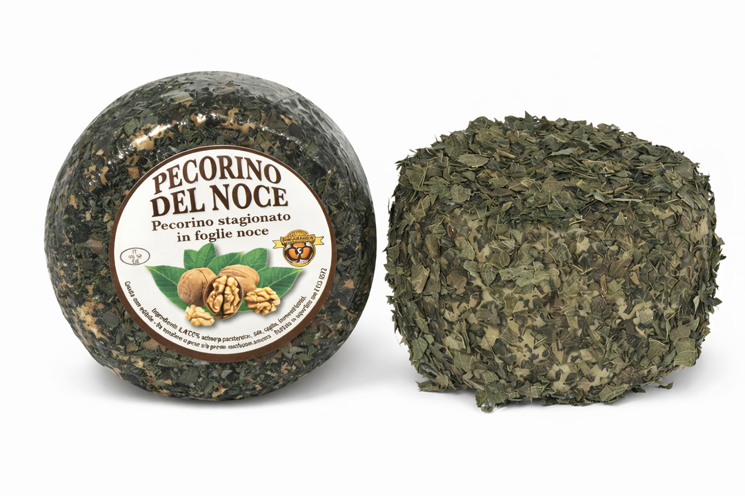 Pecorino del Noce stagionato in foglie di noce con forma intera