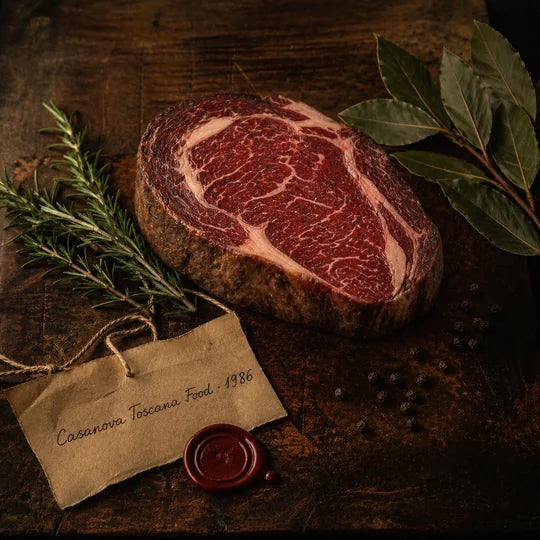 Taglio di carne toscana marezzata Casanova Toscana Food con rosmarino e alloro