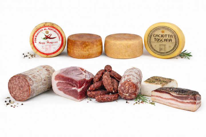 Selezione di salumi e pecorini toscani artigianali disposti elegantemente su sfondo bianco